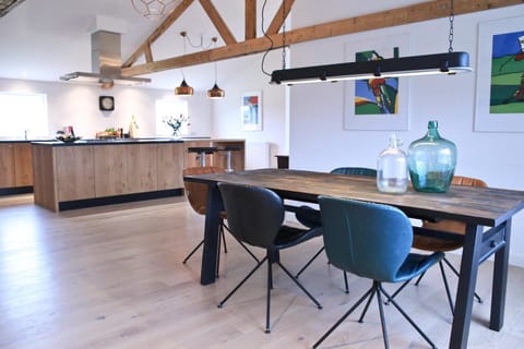 Photo of the whole room, Dining area, Garden view