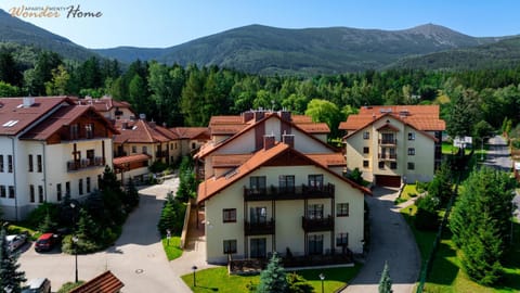 Property building, Day, Neighbourhood, Natural landscape, Bird's eye view, Mountain view