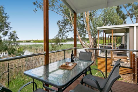 Natural landscape, View (from property/room), Balcony/Terrace, Seating area, River view