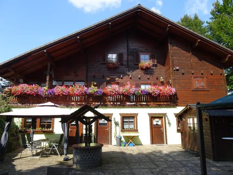 Patio, BBQ facilities, Balcony/Terrace