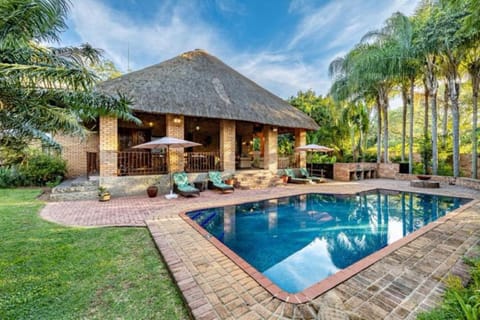 Property building, Swimming pool, Swimming pool