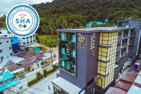 Property building, Day, Property logo or sign, Logo/Certificate/Sign, Mountain view, Street view, Location, Certificate/Award, Parking
