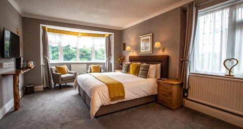 Bed, TV and multimedia, Photo of the whole room, Bedroom