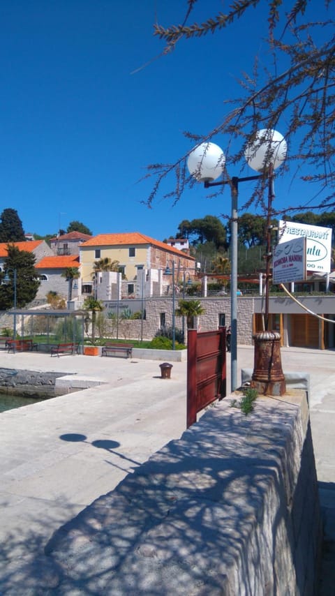 Nearby landmark, Place of worship