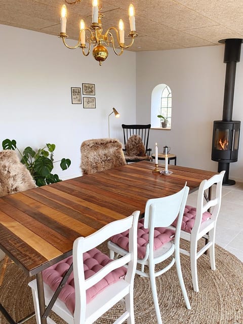 Living room, Dining area, fireplace