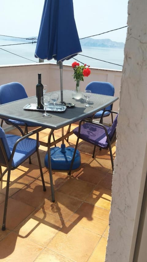 Balcony/Terrace, City view, Landmark view, Mountain view, Sea view
