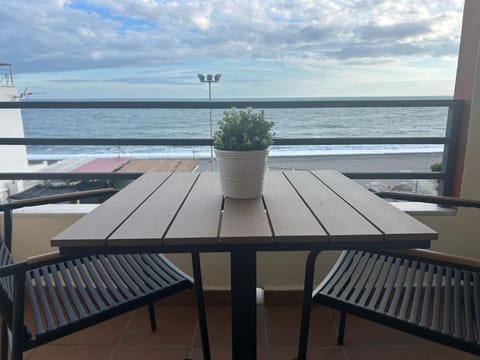 Patio, Day, Natural landscape, View (from property/room), Balcony/Terrace, Seating area, Dining area, Sea view