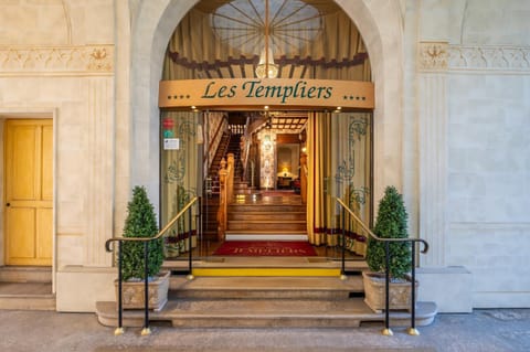 Facade/entrance