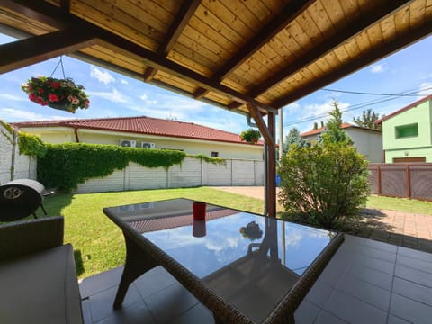 Balcony/Terrace, Garden view