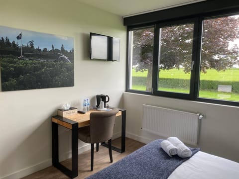 Logis Hôtel & Restaurant de l'Aérodrome de la Baie de Somme Hotel in Hauts-de-France