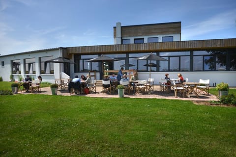 Logis Hôtel & Restaurant de l'Aérodrome de la Baie de Somme Hotel in Hauts-de-France
