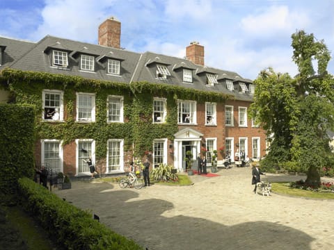 Property building, Facade/entrance