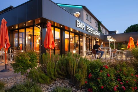 Property building, Patio, Garden