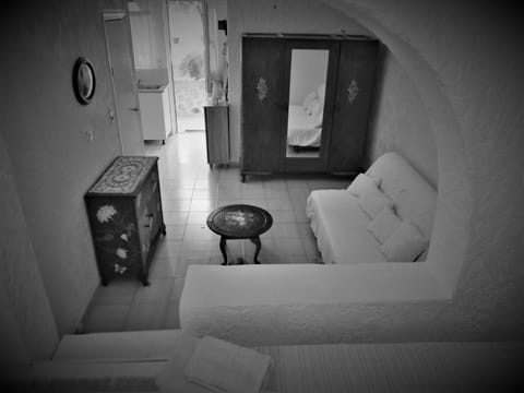 Photo of the whole room, Seating area, wardrobe