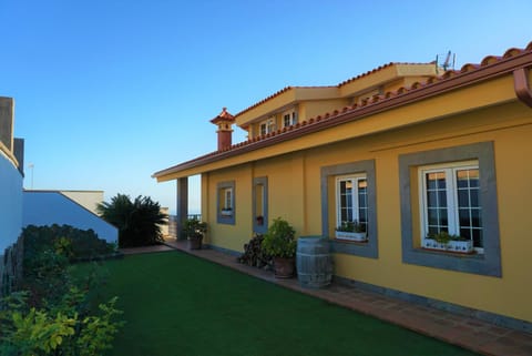 Property building, Facade/entrance, Garden