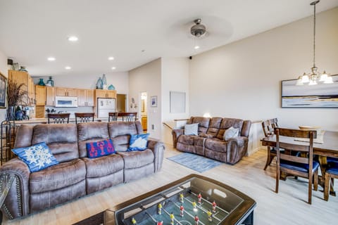 Boardwalk House in Rockaway Beach