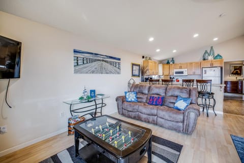 Boardwalk House in Rockaway Beach