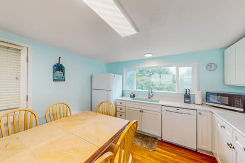 Anchor Court Views House in Lincoln City