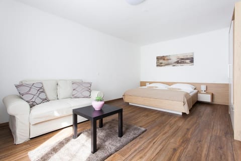 Bed, Photo of the whole room, Decorative detail