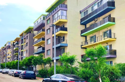 Property building, Facade/entrance, Day, View (from property/room), Street view, Street view