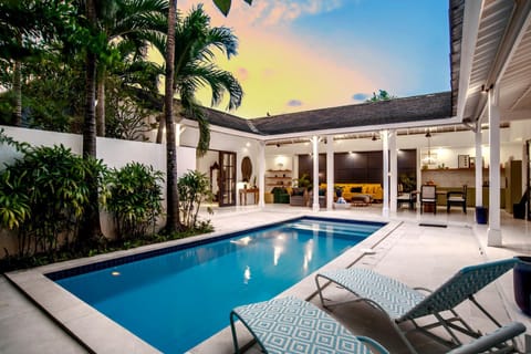 Night, Pool view, Swimming pool, sunbed
