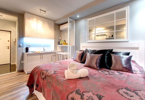 Bed, Kitchen or kitchenette, Photo of the whole room, Bedroom