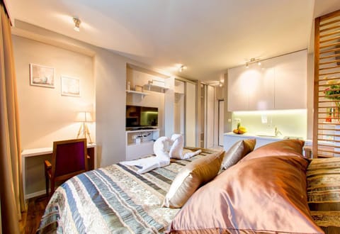 Bed, TV and multimedia, Coffee/tea facilities, Kitchen or kitchenette, Living room, Seating area, Dining area, Bedroom, On site