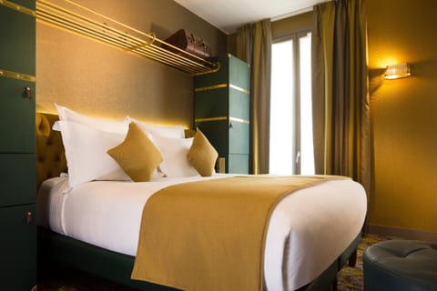 Bed, Photo of the whole room, Decorative detail, Bedroom
