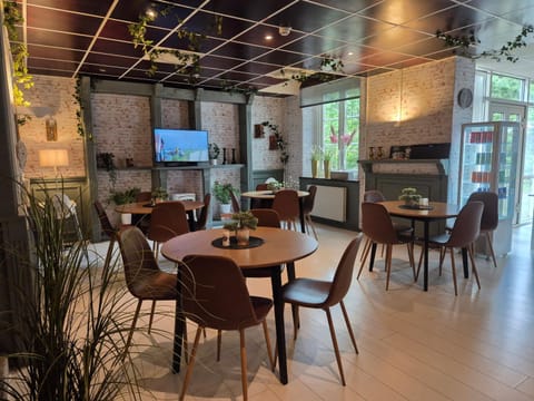 Dining area, Breakfast