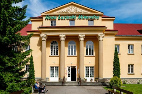 Property building, Facade/entrance, Spring, Day