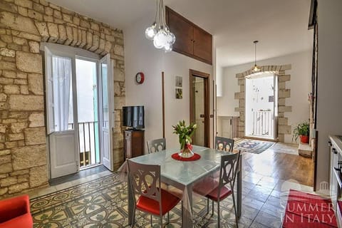 Toilet, TV and multimedia, Coffee/tea facilities, Kitchen or kitchenette, Living room, Dining area