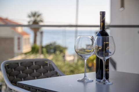 View (from property/room), Balcony/Terrace, Sea view, Drinks