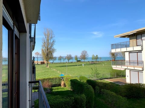 View (from property/room), Balcony/Terrace, Lake view