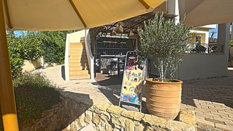 Restaurant/places to eat, Swimming pool