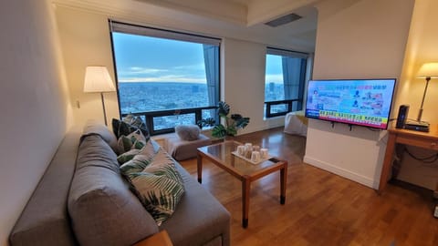 Natural landscape, TV and multimedia, Living room