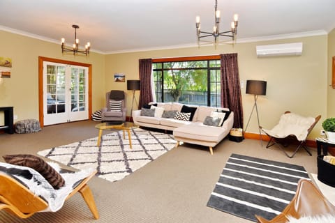 Living room, Photo of the whole room