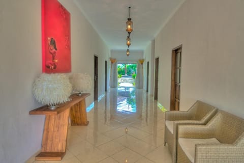 Property building, Facade/entrance, Area and facilities