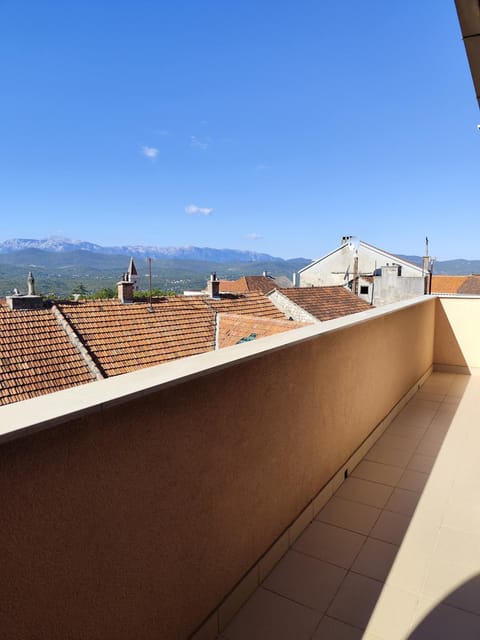 View (from property/room), Balcony/Terrace, Mountain view