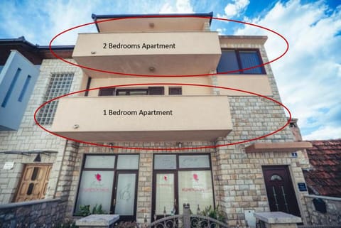 Property building, Facade/entrance, Balcony/Terrace