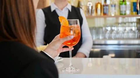 Restaurant/places to eat, Lounge or bar