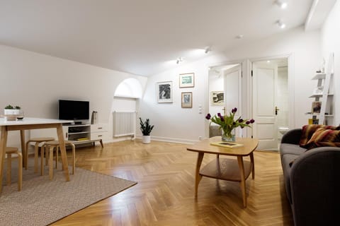 Living room, Photo of the whole room