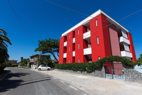 Facade/entrance