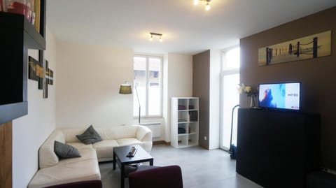 Library, Living room, Seating area