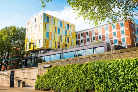 Property building, Spring, Day, Summer, On site
