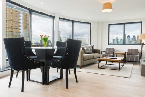 TV and multimedia, Living room, Seating area, Dining area, City view, Landmark view