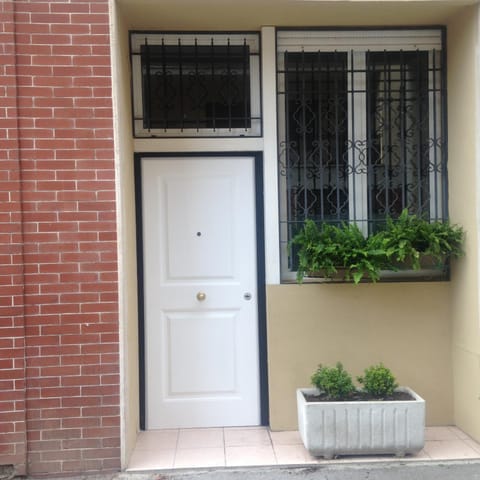 Facade/entrance, Floor plan