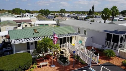 View (from property/room), Street view, Area and facilities