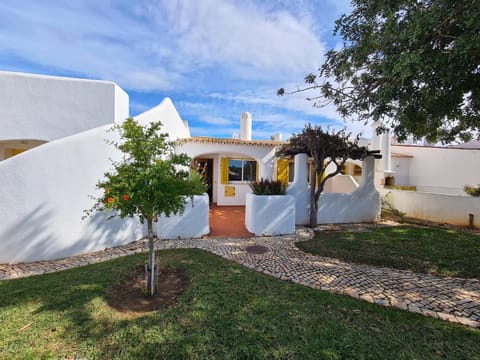 Property building, Facade/entrance, Off site