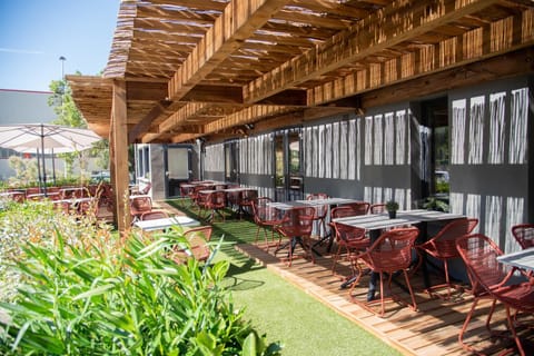 Patio, Restaurant/places to eat
