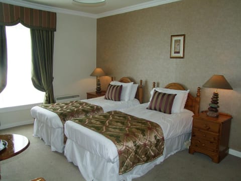 Restaurant/places to eat, Bed, Bedroom, Breakfast